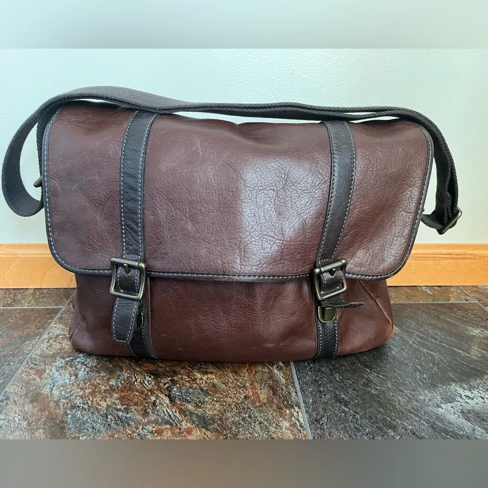 Fossil Estate dark leather adjustable strap messenger laptop bag